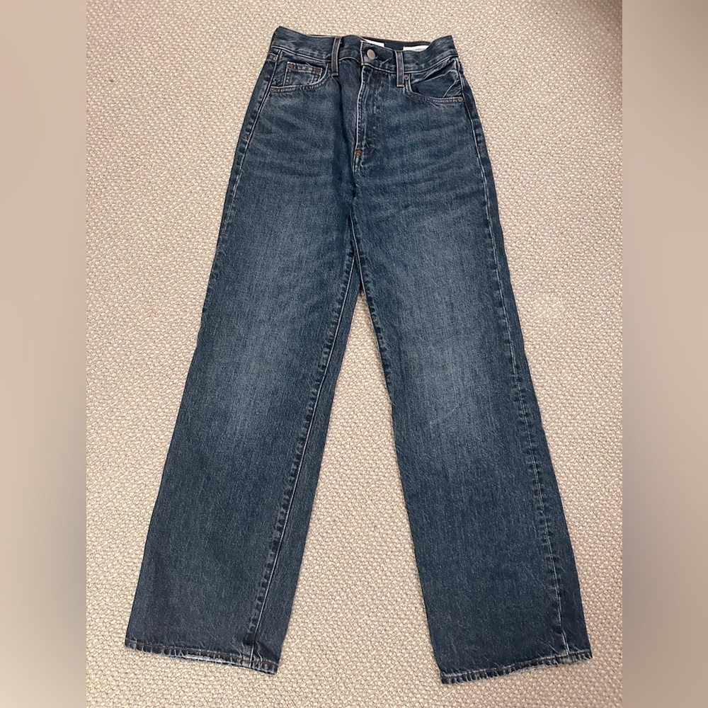 Aritzia. Jeans. Indigo medium blue wash, high-rise wide-leg. Size 24
